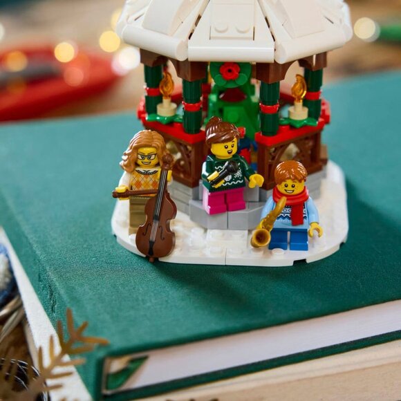 NEW LEGO 40778 WINTER GAZEBO Set VIP 2025 NIB in Hand - Picture 9 of 13